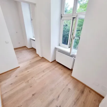 Neuer Preis! GENIAL! 3-Zimmer mit Grünblick und separater Küche + Riesiges Kellerabteil + Erstbezug nach Sanierung + Wunderschönes Altbauhaus + Perfekte Anbindung und Infrastruktur! Jetzt zugreifen! - Bild 2