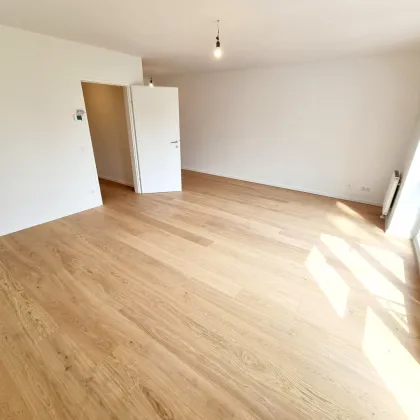 Neuer Preis! Perfekte Kleinwohnung mit Balkon! Ruhelage im letzten Regelgeschoss hofseitig! Frisch saniert + Blick ins Grüne + Tolle Infrastruktur + Garagenplatz im Haus! Jetzt zugreifen! - Bild 2