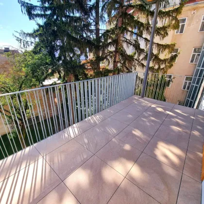 MUST HAVE für Familien! Großer Balkon + Lift direkt in die Wohnung + 4,5 Zimmer + Erdwärme + Höchste Qualität + Perfekte Raumaufteilung + Viel Privatsphäre + Blick uns Grüne! - Bild 2