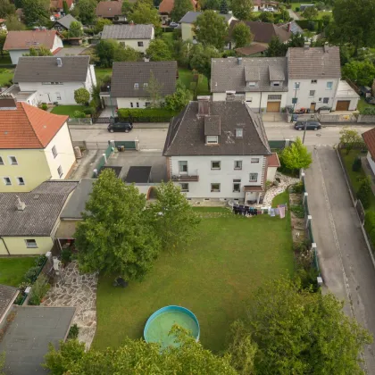 Großes Haus auf großem Grundstück in zentraler Lage mit 3 Wohnungen, Keller, Garage, Gartenhaus - Bild 2