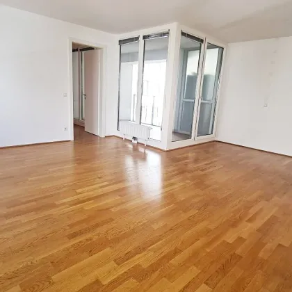 UNBEFRISTET, HUMBOLDTGASSE, sonnige 101 m2 Altbau inkl. 2 Loggien, Wohnküche, 2 Zimmer, Wannenbad, gefördert, U1-Nähe - Bild 2